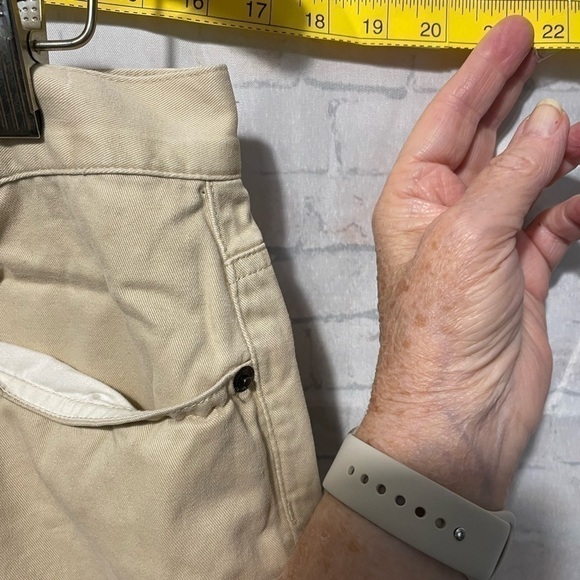 Lauren Cropped pants, Khaki, women Size 10. Excellent shape. Preowned, nice. - Picture 10 of 11